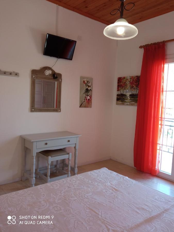 Soustas Apartments Longós Buitenkant foto